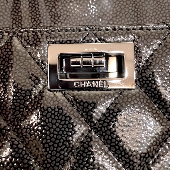 ‼️SOLD‼️CHANEL 2.55 reissue glazed caviar quilted diamond shine tote - Picture 3 of 16